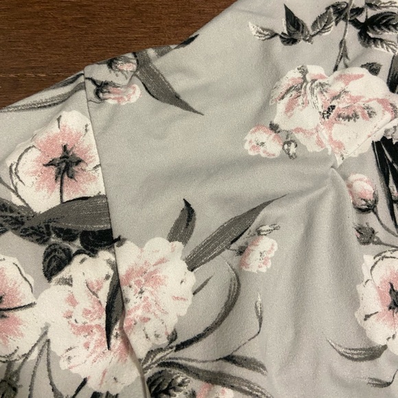 Floral Robe with ruffle details and pockets - Picture 6 of 9